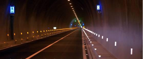 隧道内LED诱导灯、主动发光轮廓标、隧道内可变限速等应用案例