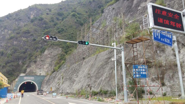 隧道口信号灯
