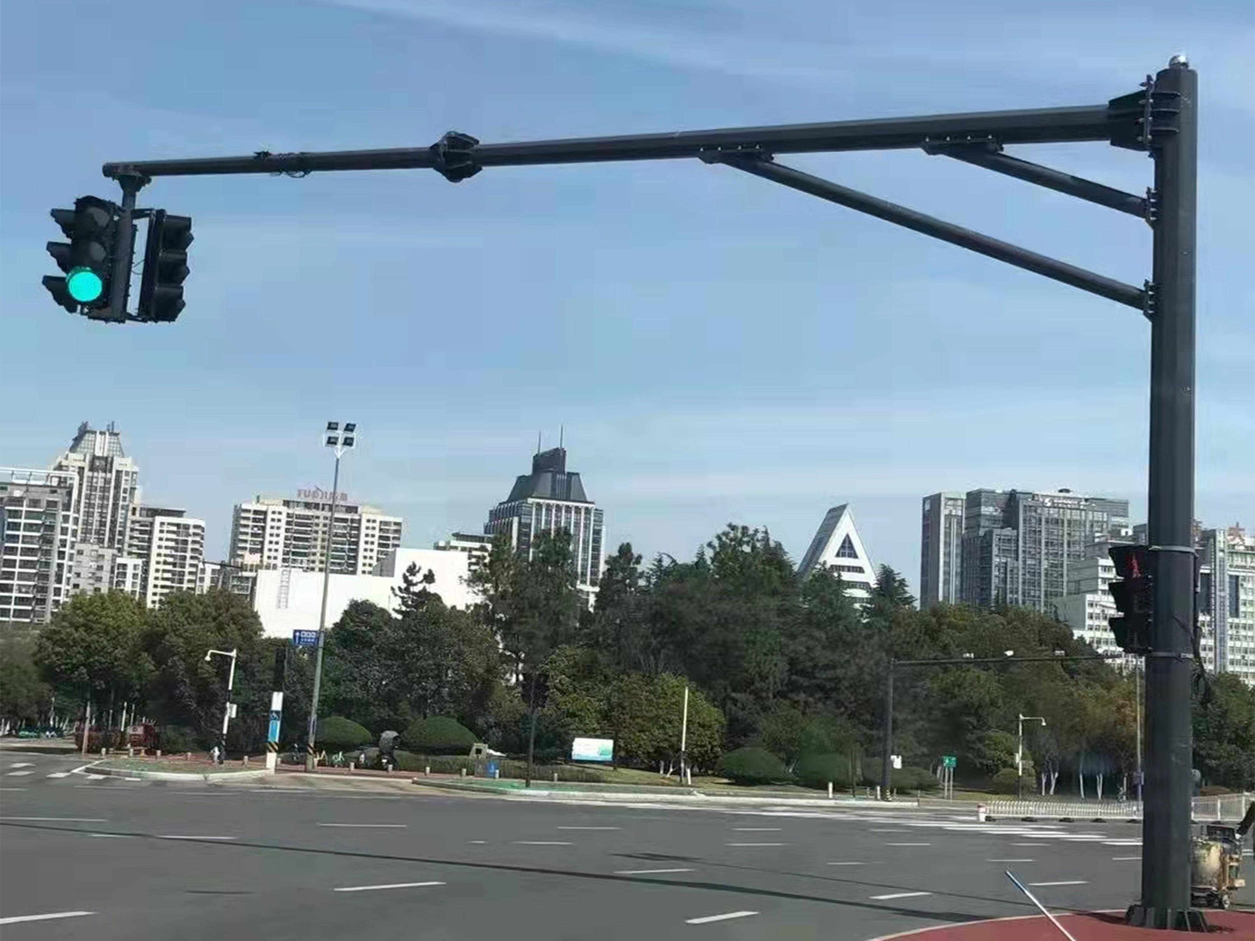 合肥市科学大道吊坠式红绿灯项目